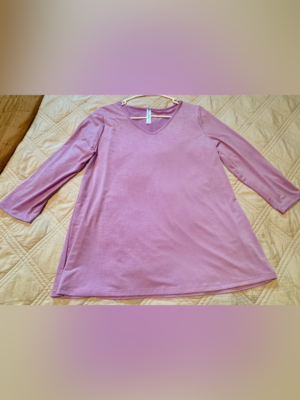 Very pretty V-Neck 3/4 Sleeve Lavender blouse
